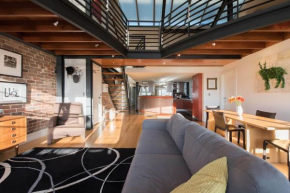 Sunny Loft Lookout with Iconic Sydney Views, Sydney